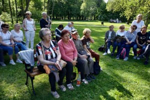 19 maja 2022r słuchacze UTW byli na wycieczce do Janowca i Czarnolasu.  Zwiedziliśmy ruiny zamku, dwór i spichlerz w Janowcu nad Wisłą. Podziwialiśmy piękne widoki ze wzgórza zamkowego. W Czarnolesie zwiedzaliśmy Muzeum Jana Kochanowskiego. Po trudach wędrówki odpoczynek przy ognisku.