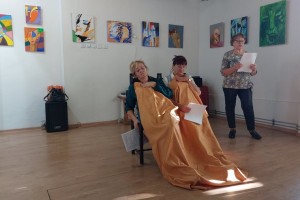 Na spotkaniu uczestnicy Klubu 50 Plus zaprezentowali skecz kabaretowy.
