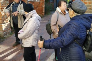 Wiceprezes Towarzystwa Przyjaciół Ziemi Łęczyńskiej - Wojciech Krzysiak oprowadzał na wycieczce studentów Lubelskiego Uniwersytetu Trzeciego Wieku Filia w Łęcznej po terenie Parku Podzamcze