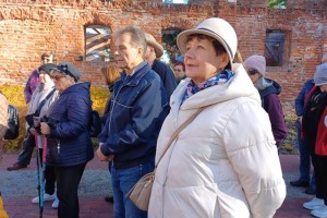 Wiceprezes Towarzystwa Przyjaciół Ziemi Łęczyńskiej - Wojciech Krzysiak oprowadzał na wycieczce studentów Lubelskiego Uniwersytetu Trzeciego Wieku Filia w Łęcznej po terenie Parku Podzamcze