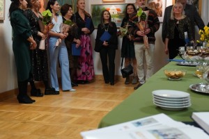 WYSTAWA POSZUKIWANIA grupa plastyczna MIĘDZY SZTALUGAMI